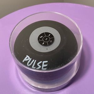 Pulse shower bluetooth speaker in BLACK